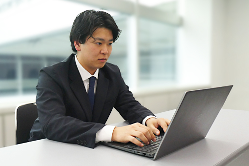 先輩社員